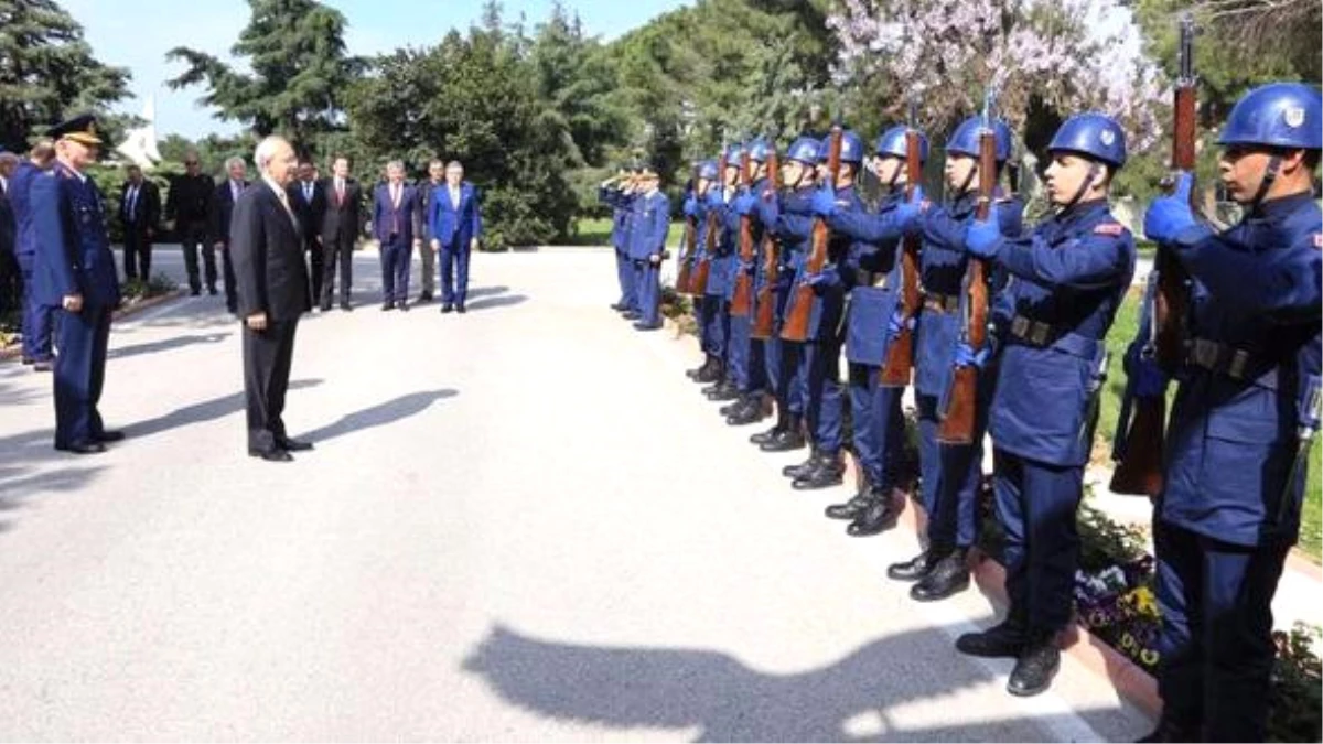 Kılıçdaroğlu\'nu Askeri Törenle Karşılayan Komutana Uyarı Cezası