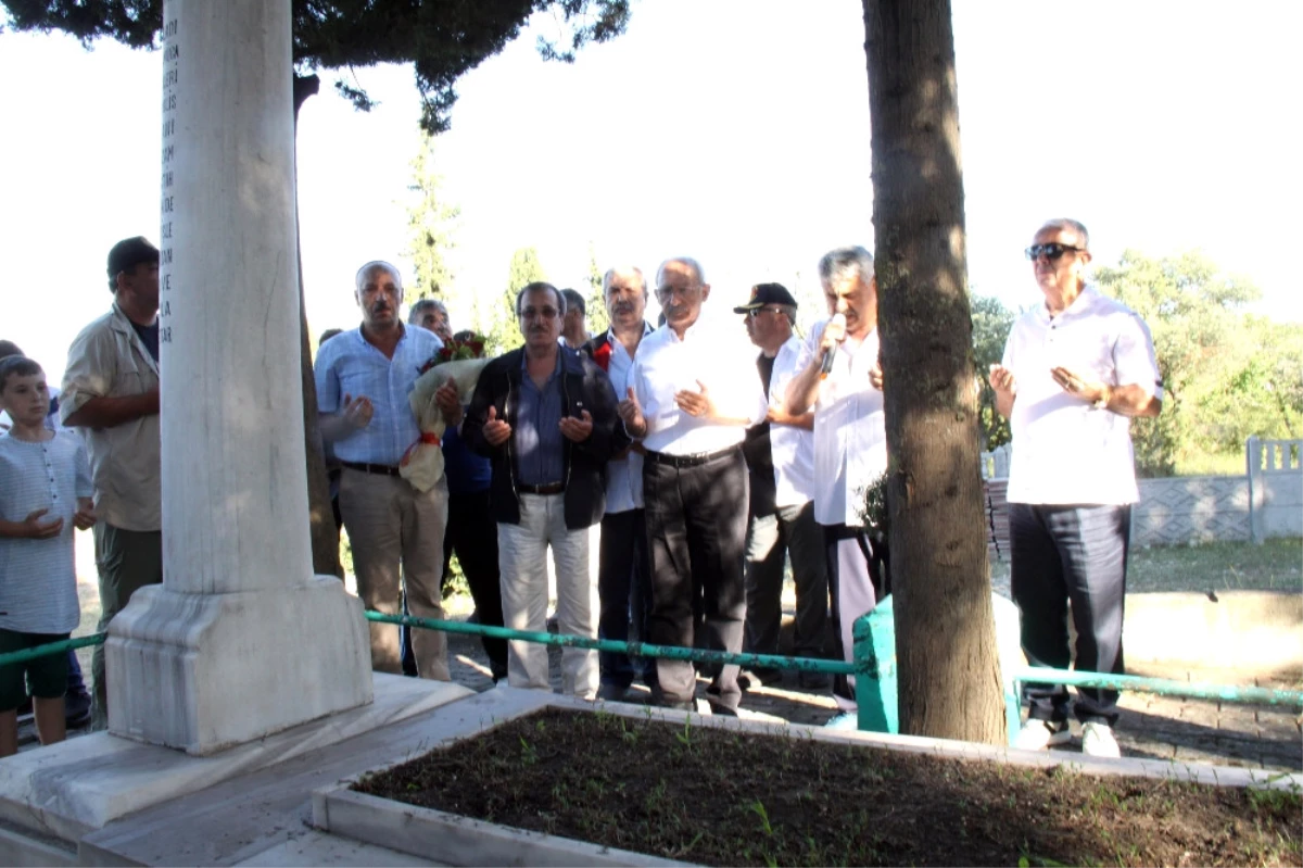 Kılıçdaroğlu, Yahya Kaptan\'ın Mezarını Ziyaret Etti