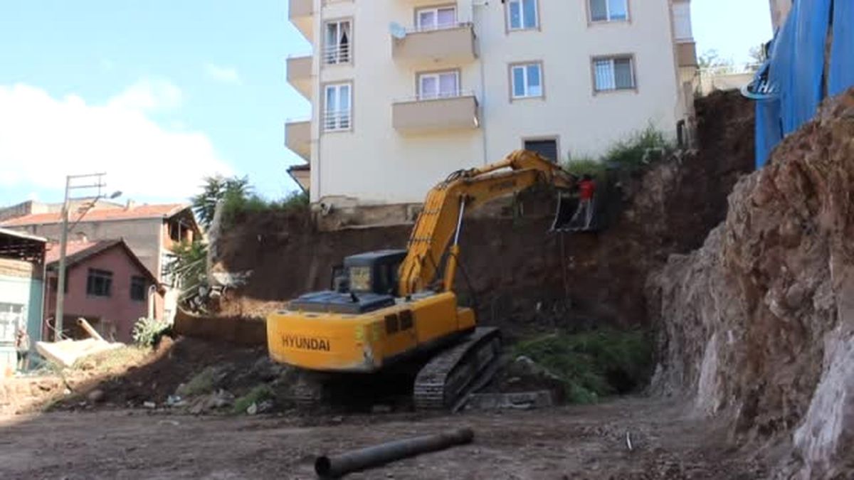 Kocaeli\'de İstinat Duvarı Yıkıldı