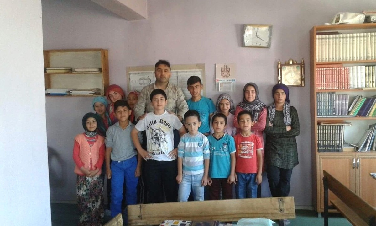 Kur\'an-ı Kerim\'i Okumayı Öğreniyorlar