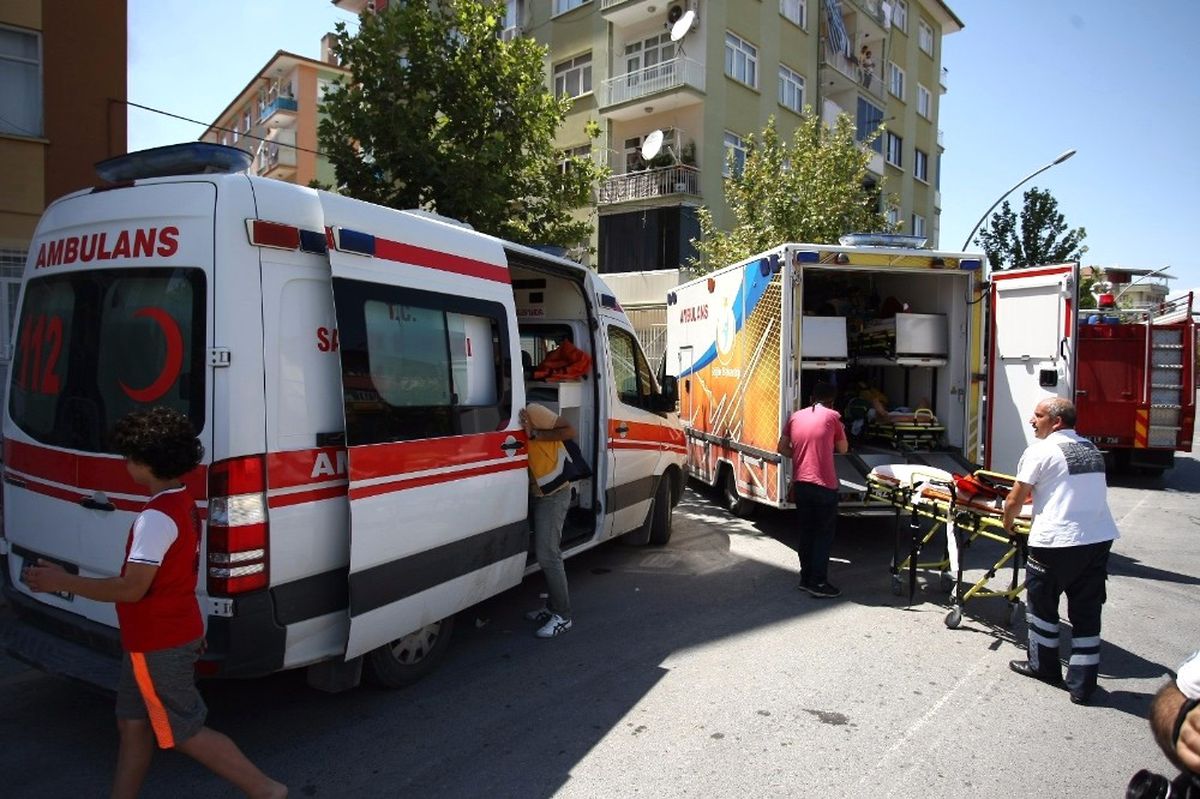Malatya\'da Yangında 20 Kişi Dumandan Etkilendi