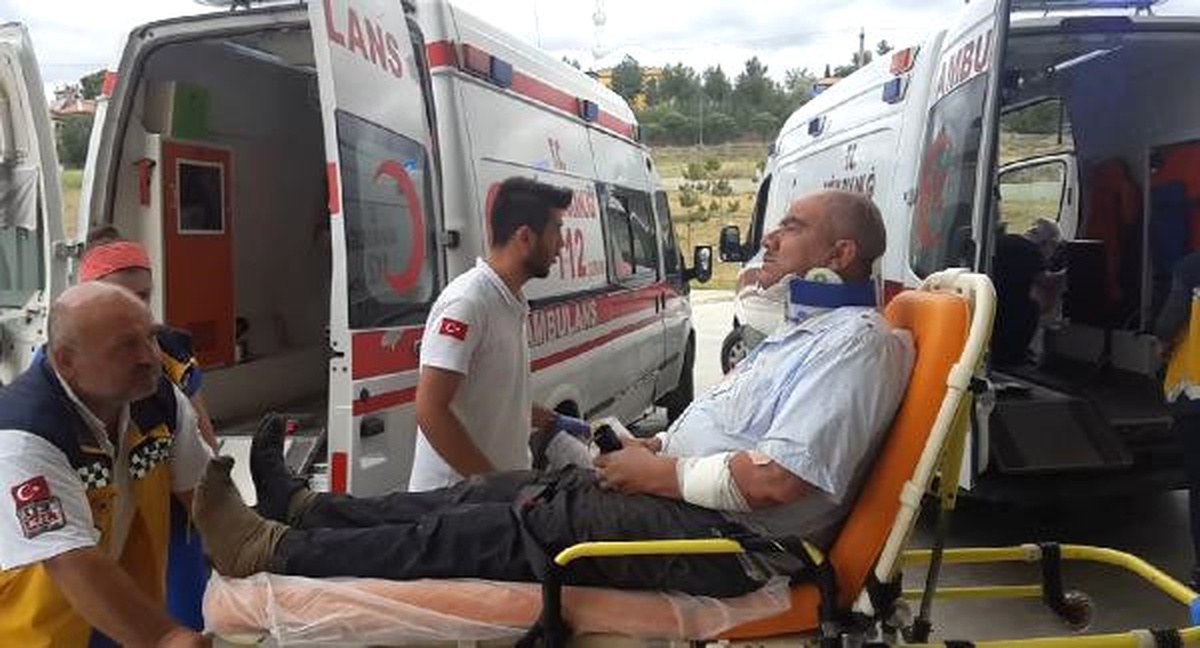 Otomobil Sulama Kanalına Düştü: 3 Yaralı