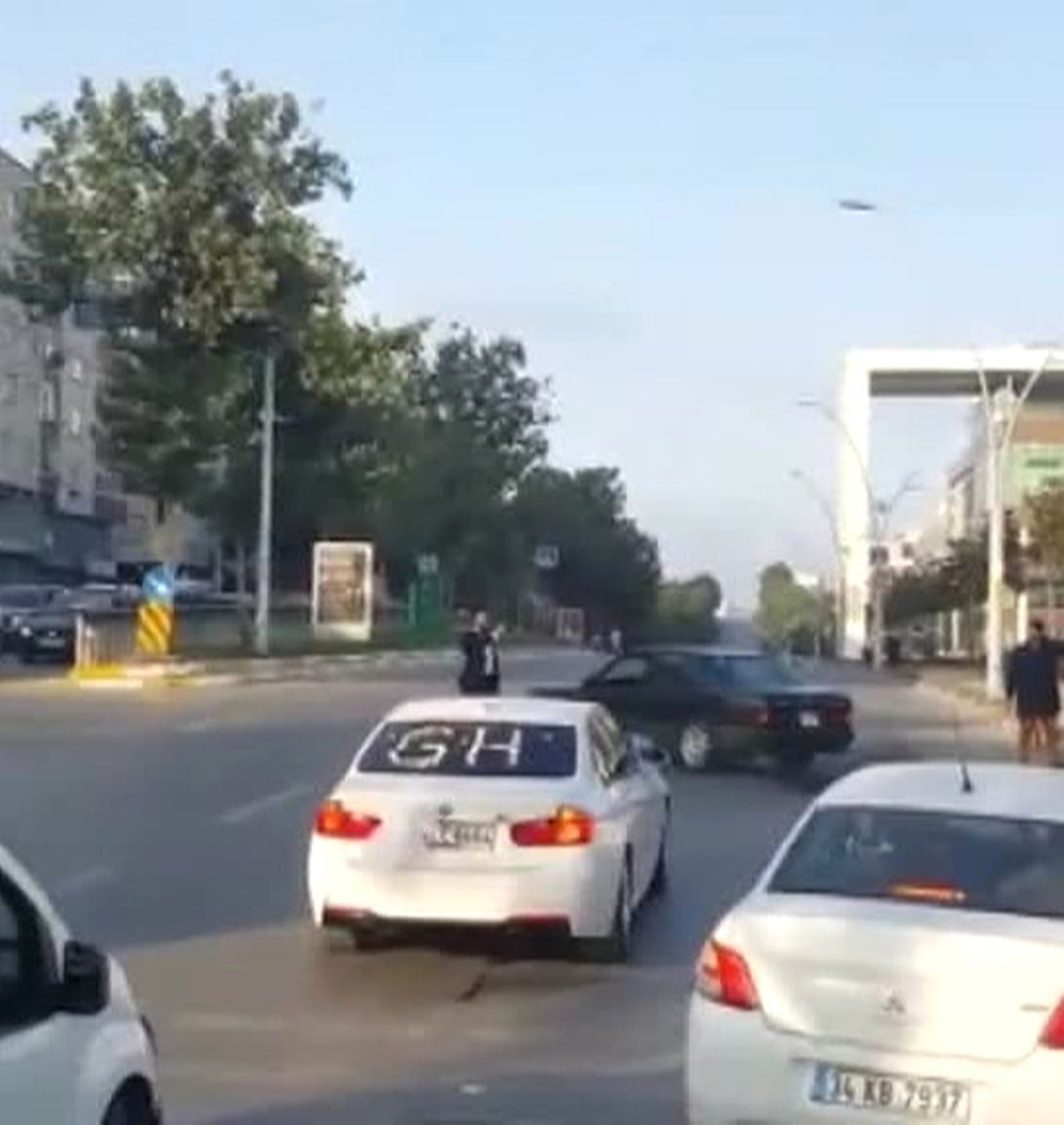 Düğün Konvoyundaki Trafik Magandası Kamerada