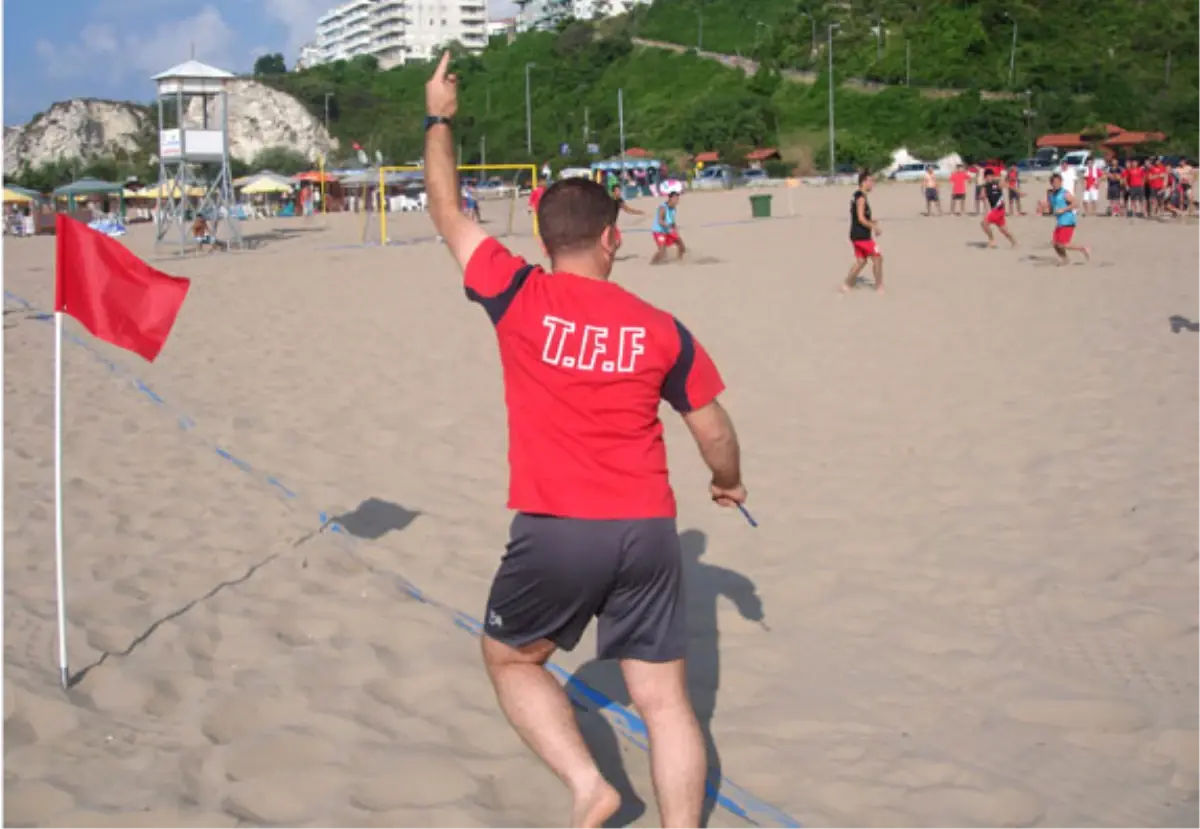 Plaj Futbolu Hakemi Murat Ergin Gözütok\'a Görev