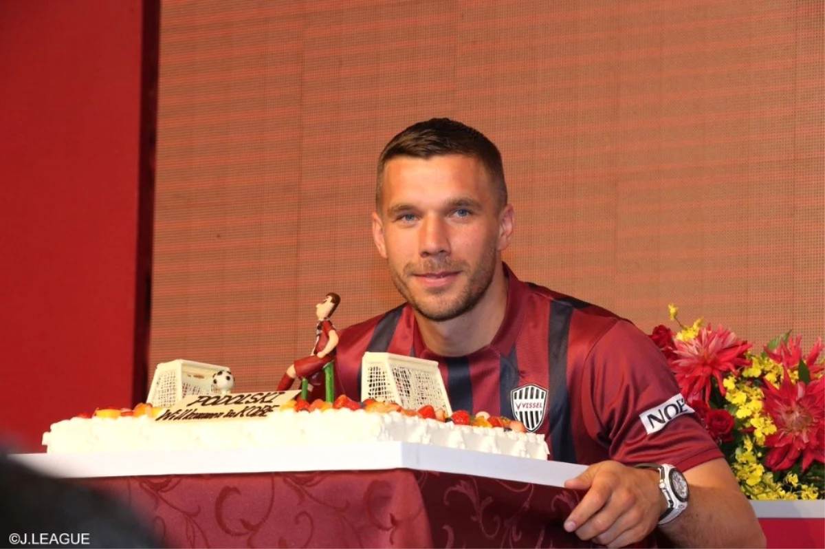 Podolski, Vissel Kobe\'de İmzaladı