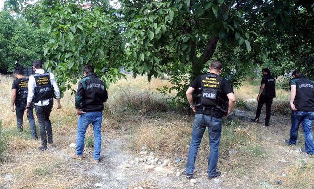 Polis Boş Arazilerde Uyuşturucu Aradı