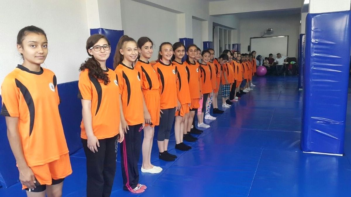 Simav\'da Yaz Okuluna Forma Desteği