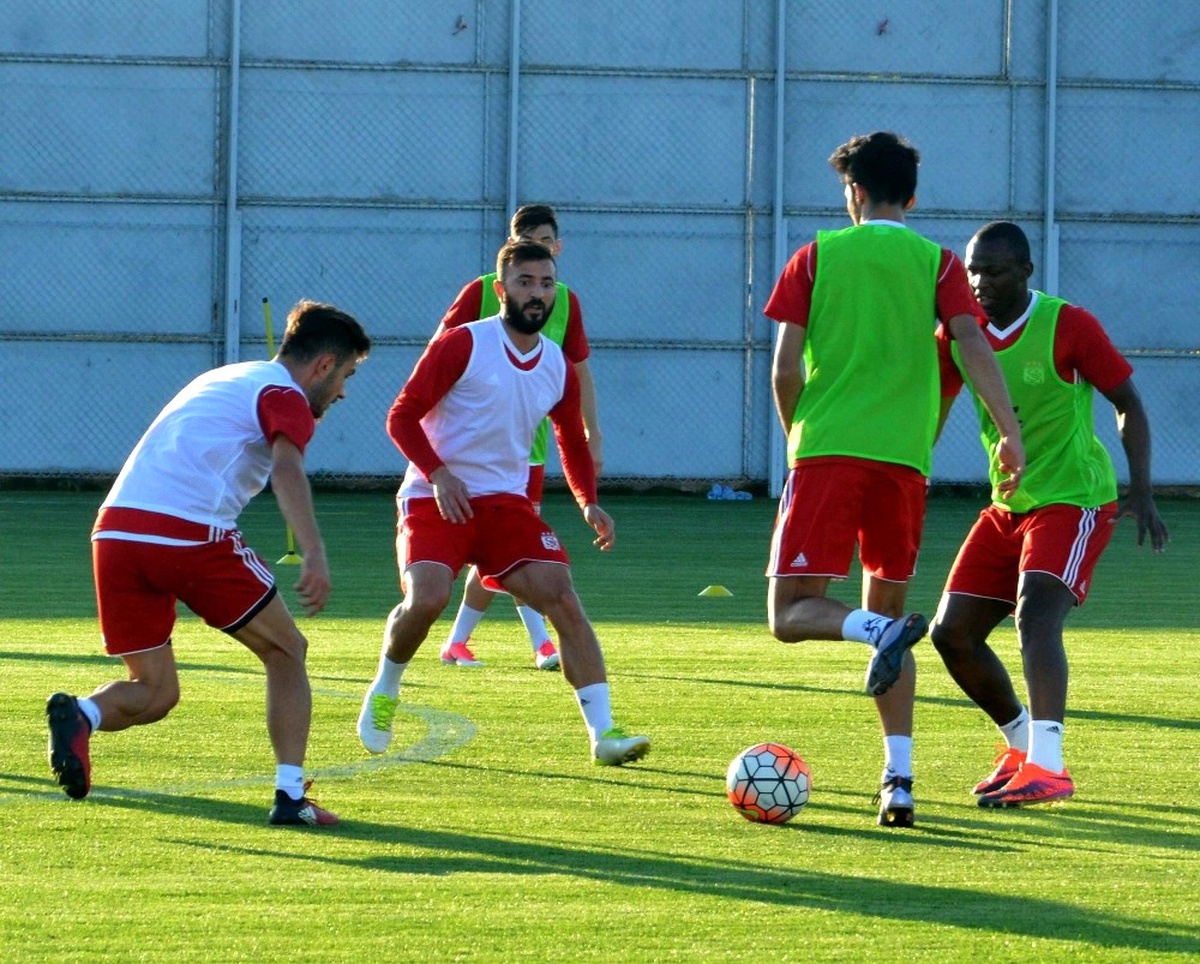 Sivasspor\'da Yeni Sezon Hazırlıkları Sürüyor