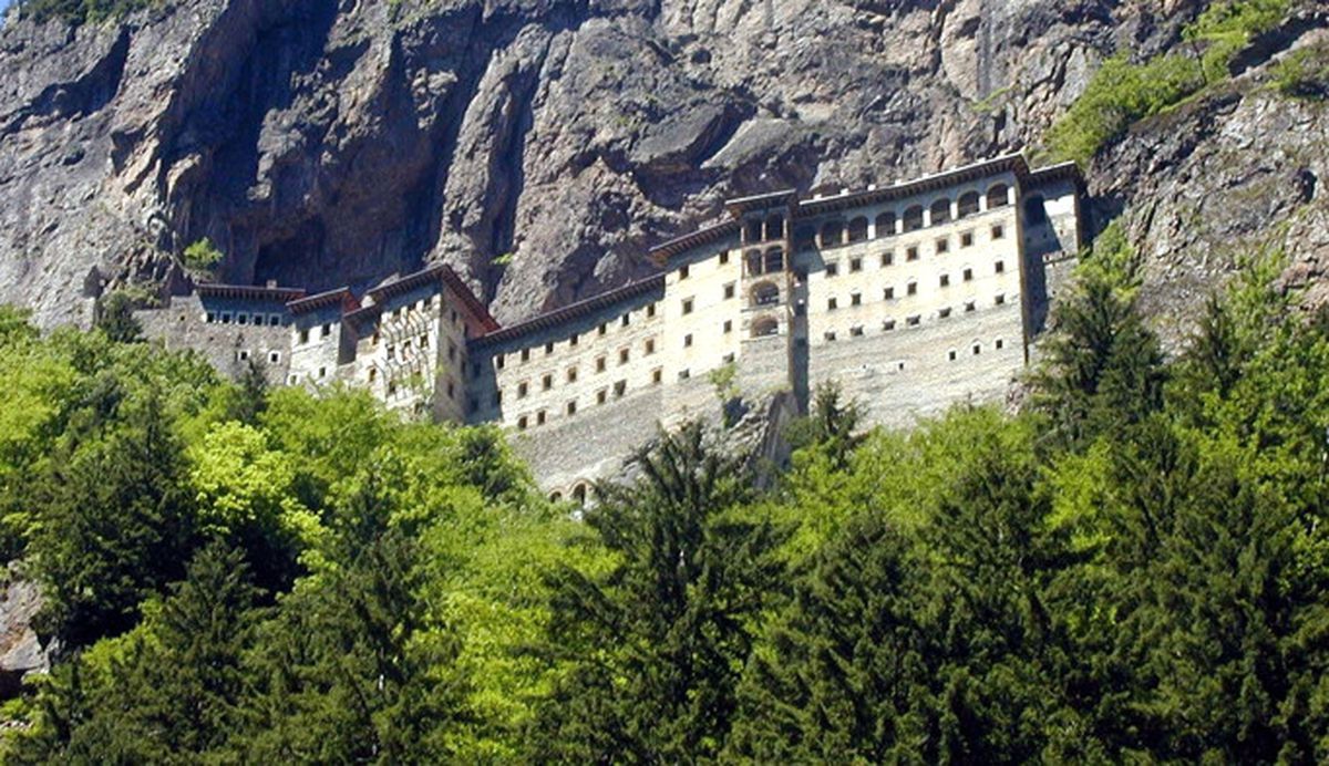 Sümela Manastırı Girişindeki 60 Tonluk Kaya Düşürülecek