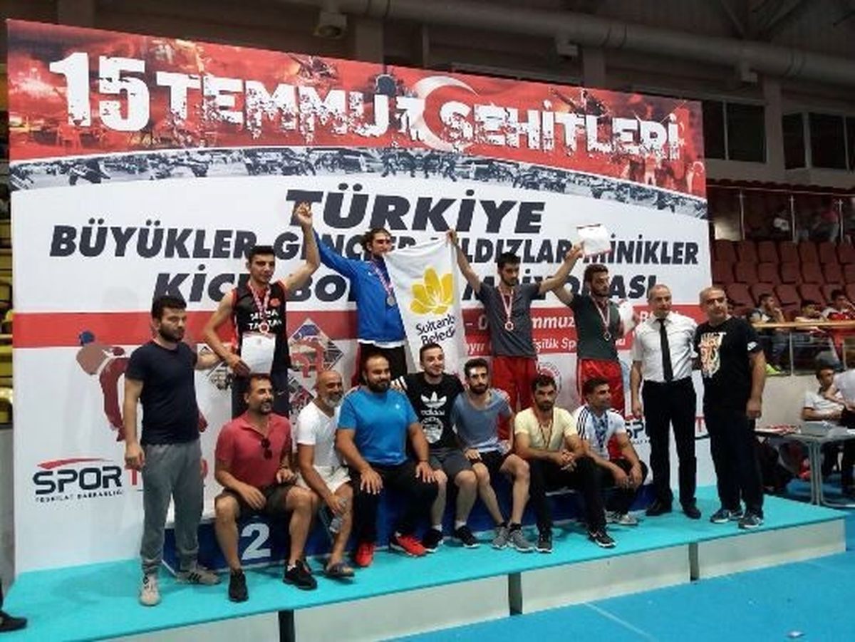 Tuncelili 2 Sporcu Kick Boks\'ta Türkiye Üçüncüsü Oldu