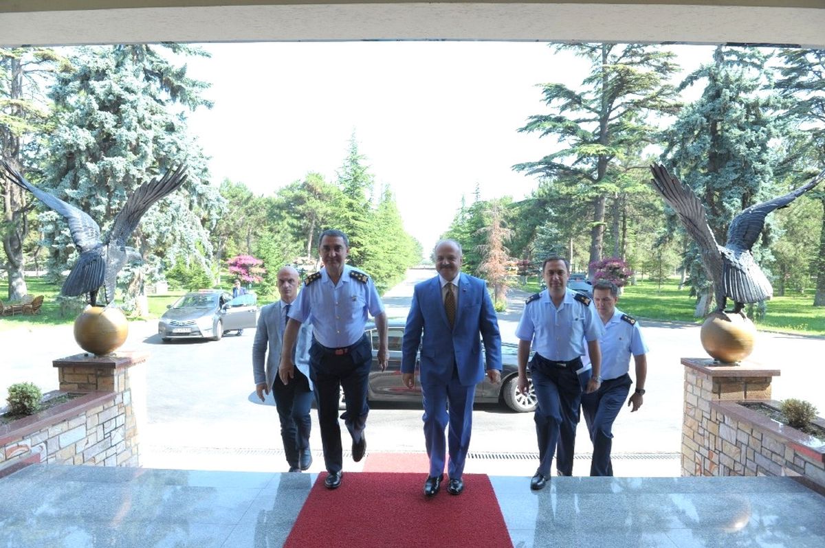 Vali Çakacak, Komutan Küçükakyüz\'e İade-i Ziyarette Bulundu