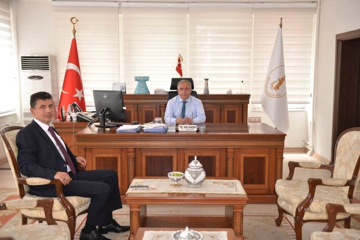 Vali Nayir\'den Türk Telekom İl Müdürü Özgül\'e: "Devrik Direkler ve Sarkmış Teller Kütahya\'ya...
