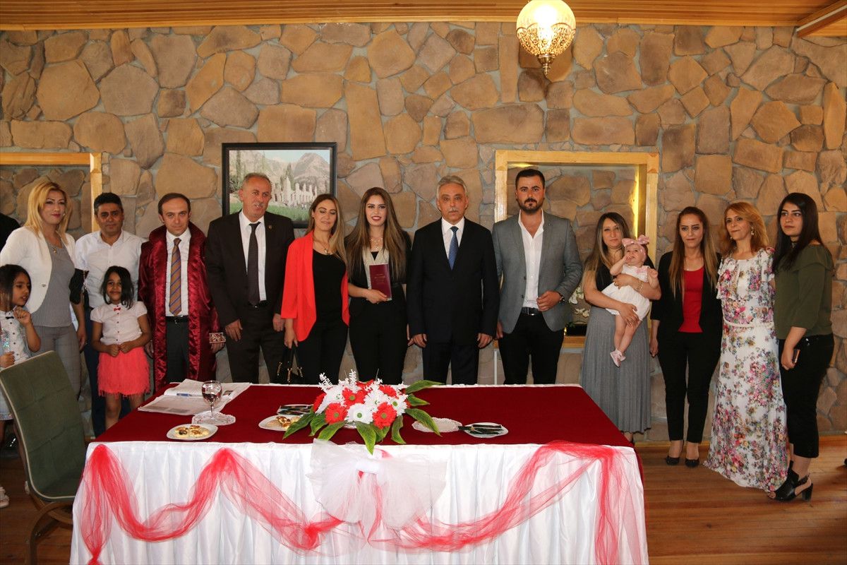 Vali Toprak, Nikah Şahitliği Yaptı
