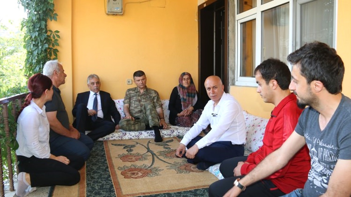 Vali Toprak, Özatak Ailesini Ziyaret Etti