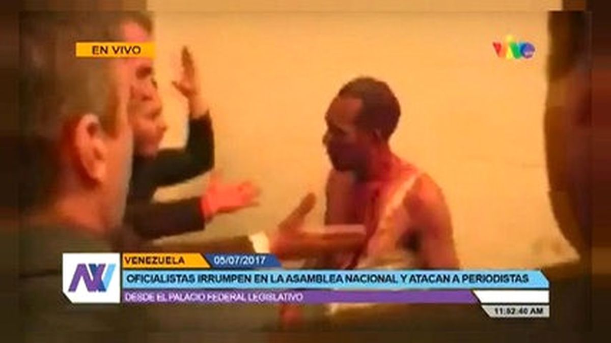 Venezuela\'da Muhalif Milletvekillerine Saldırı