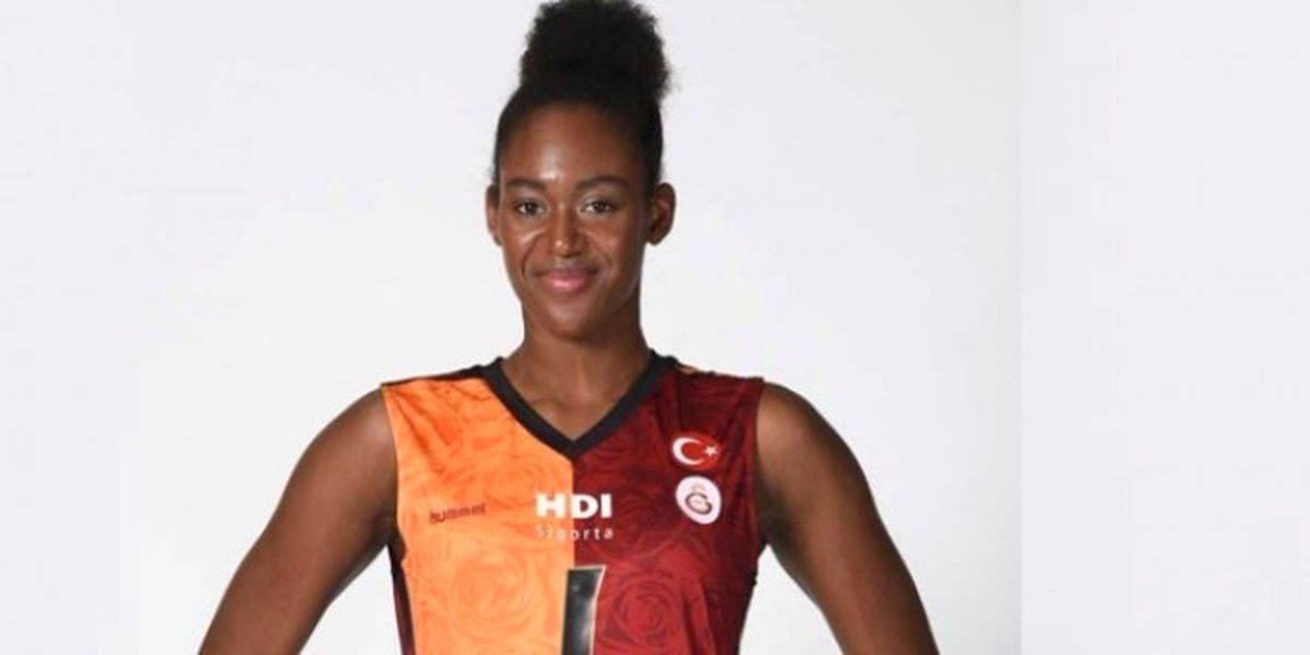 1 Yıl Daha Galatasaray\'da