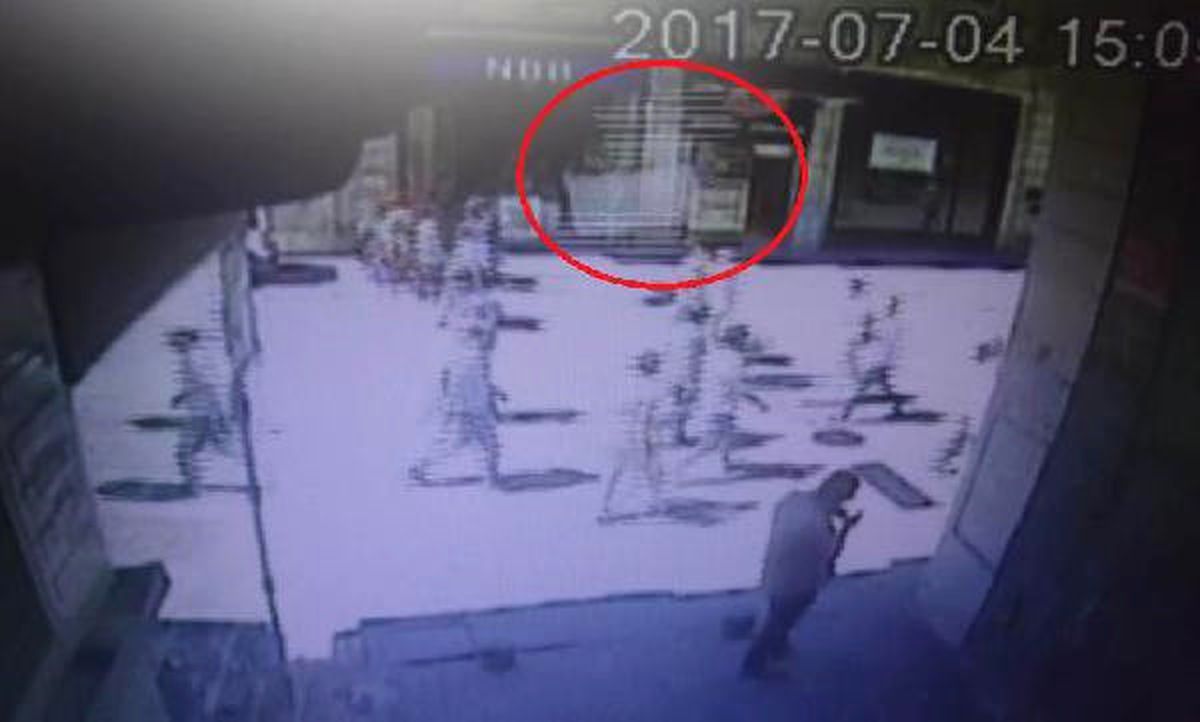 7\'inci Kattan İstiklal Caddesi\'nin Ortasına Yalıtım Malzemesi Böyle Düştü
