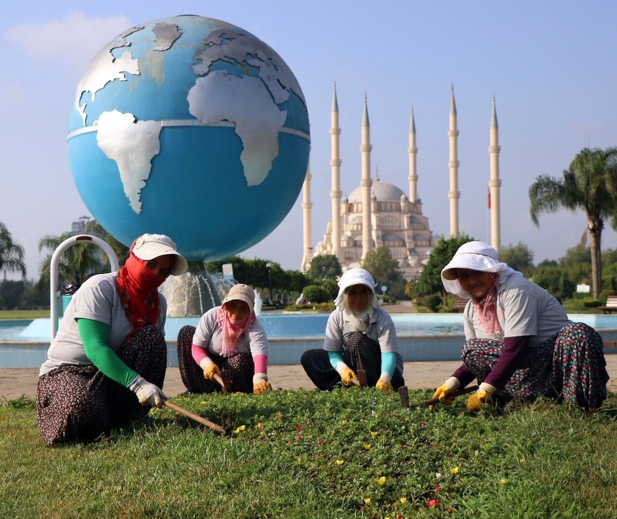 Adana\'yı Güzelleştiren Kadınların Kavurucu Sıcakta Ekmek Mücadelesi