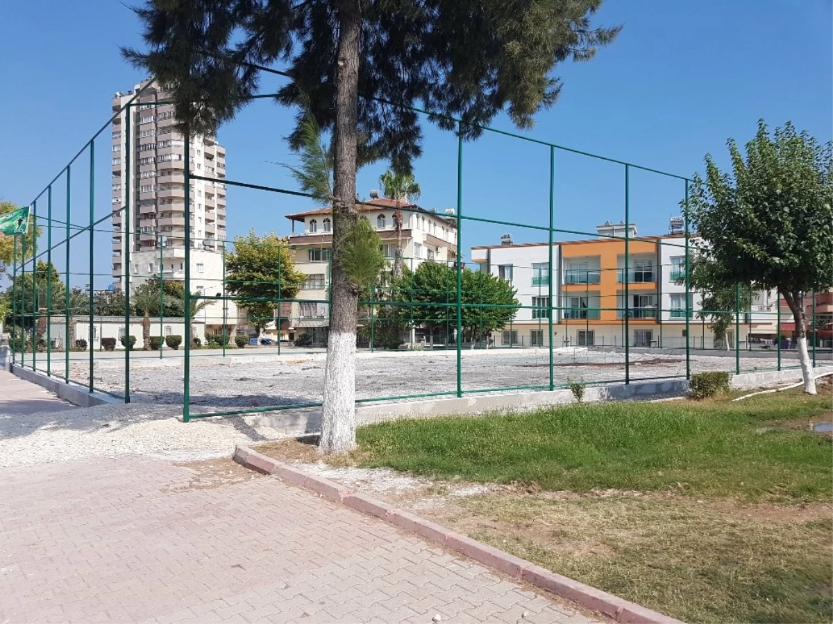 Akdeniz Belediyesi Spor Tesislerini Yeniliyor