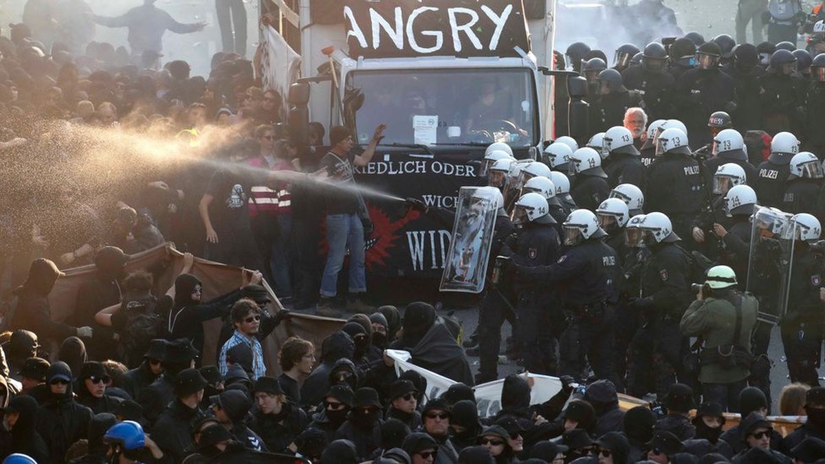 Almanya\'daki G20 Protestosunda Çatışmalar