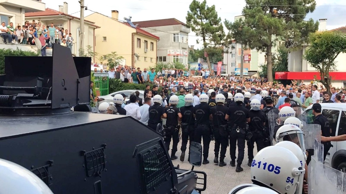 Anne ve Oğlunu Öldüren Şahıslar, Zırhlı Araçla Adliyeden Çıkartıldı