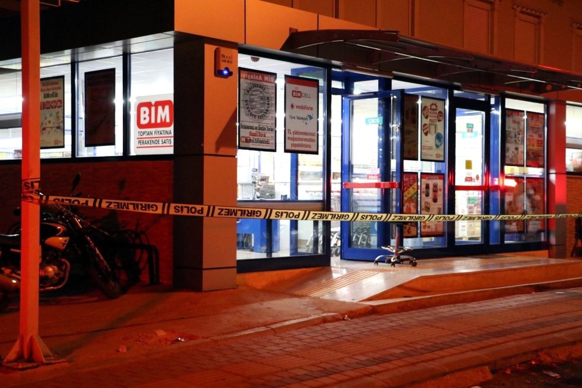 Antalya\'da Alışveriş Merkezinde Silahlı Soygun