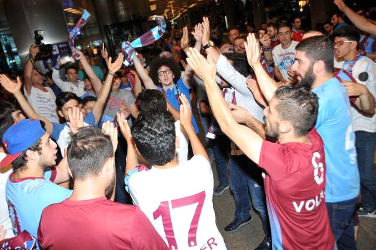Atatürk Havalimanı\'nda Kucka Nöbeti