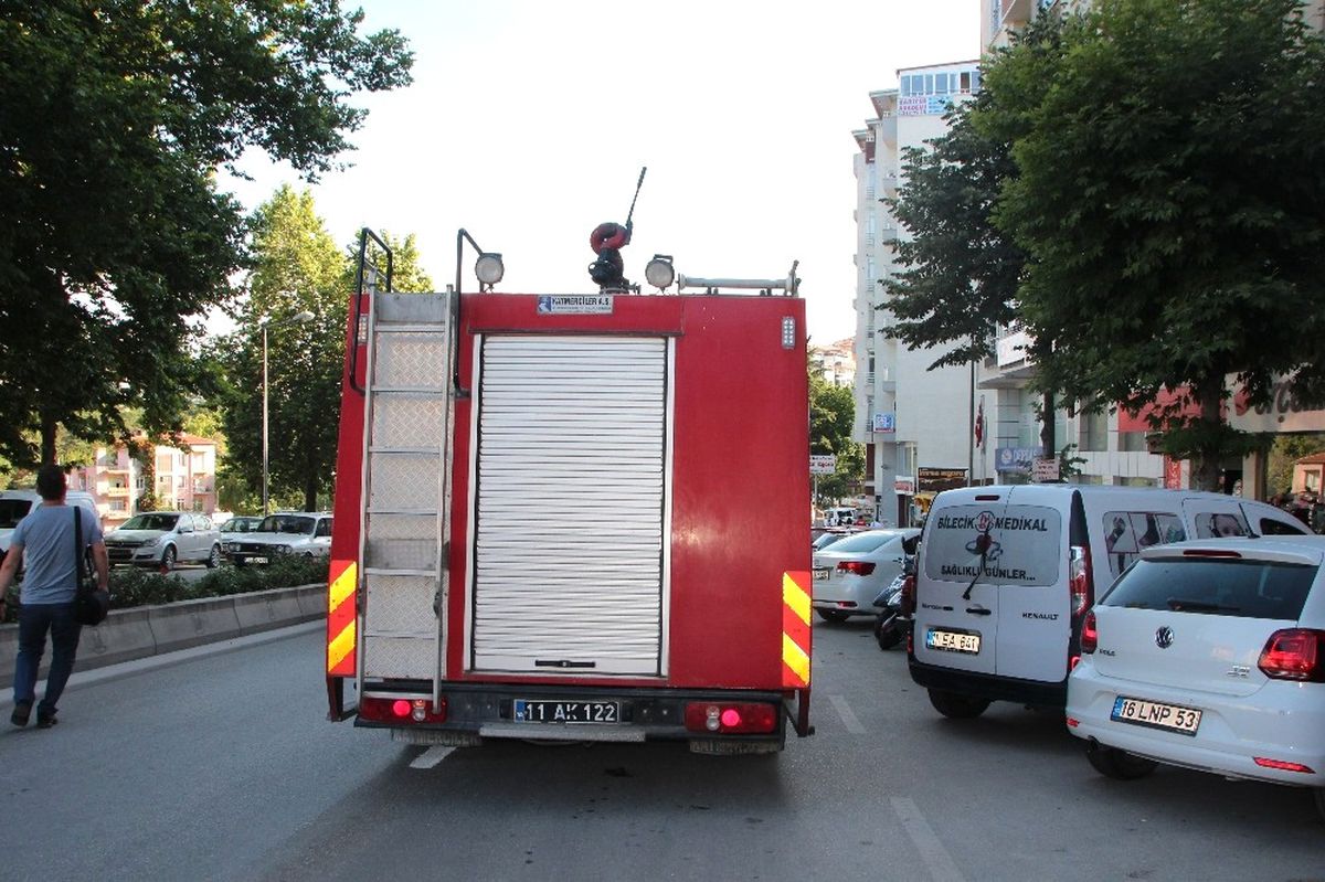 Bilecik\'te Yangına Giden İtfaiyeye Yol Vermedikleri İddiası
