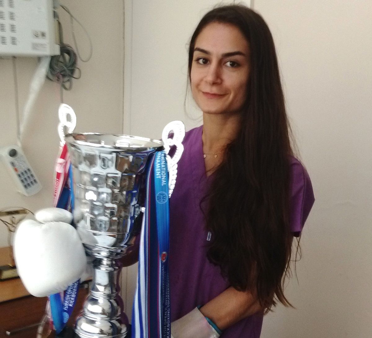 Bu Hastanede Hastalar Kick Boks\'çu Hemşireye Emanet