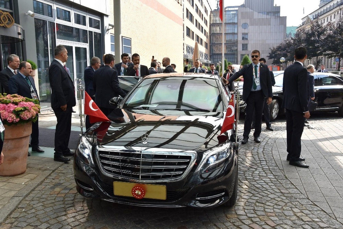 Cumhurbaşkanı Erdoğan\'ın Konvoyu Güvenlik Gerekçesiyle Hamburg\'da Bekletildi