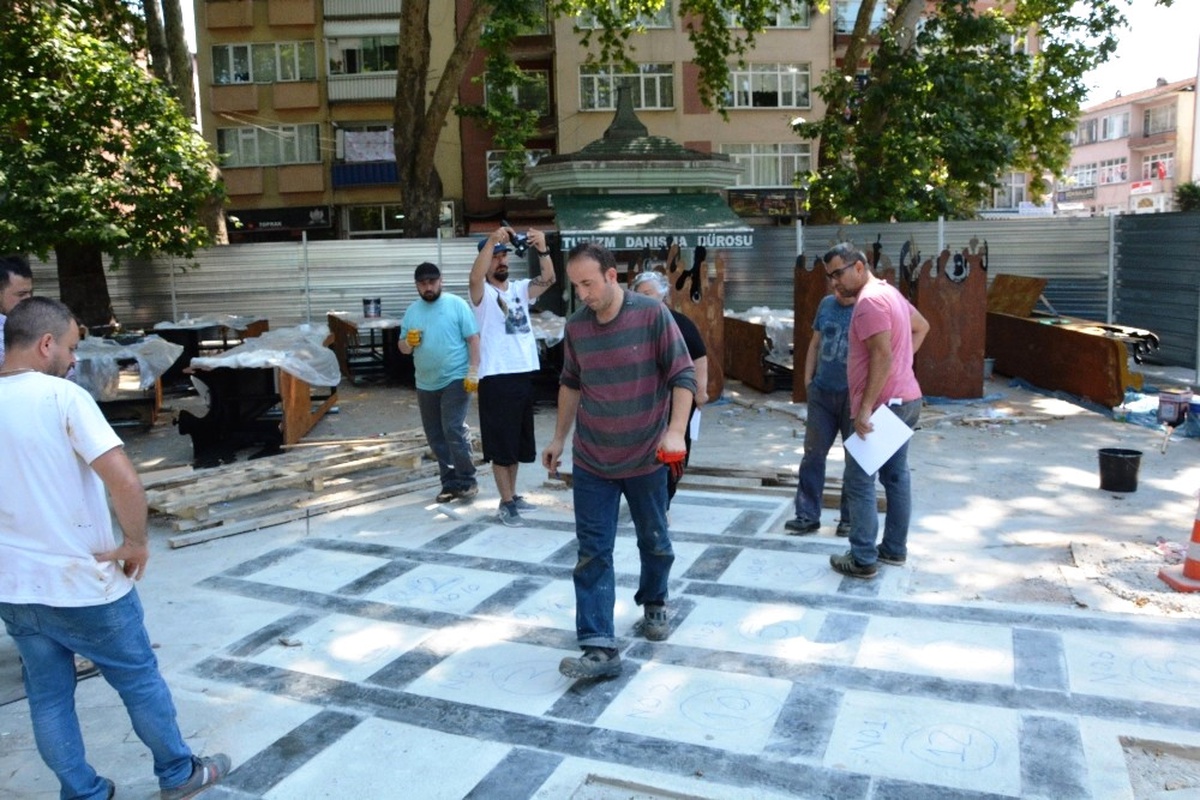 Cumhuriyet Parkı\'na 15 Temmuz Anıtı