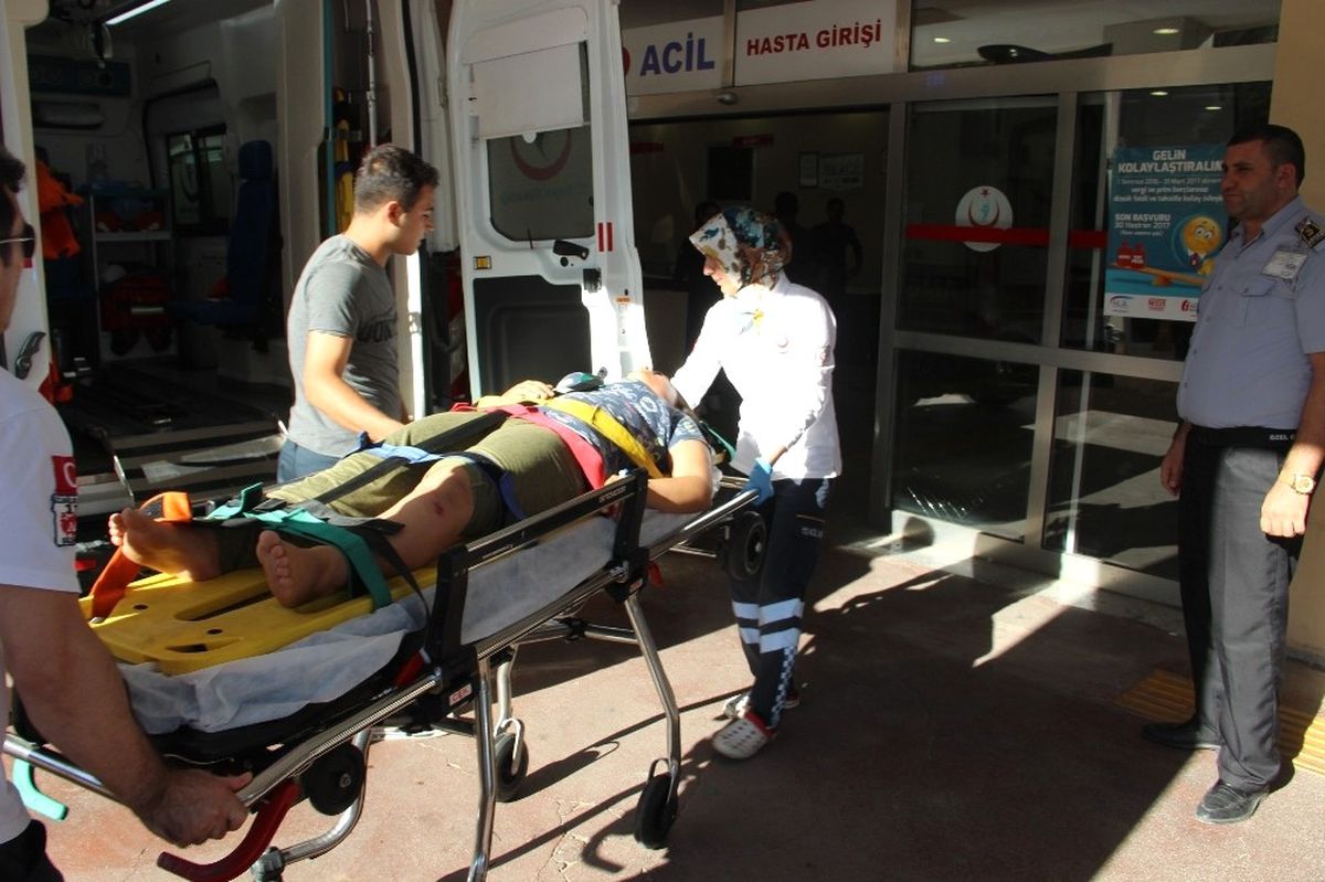 Damdan Düşen Kız Yaralandı