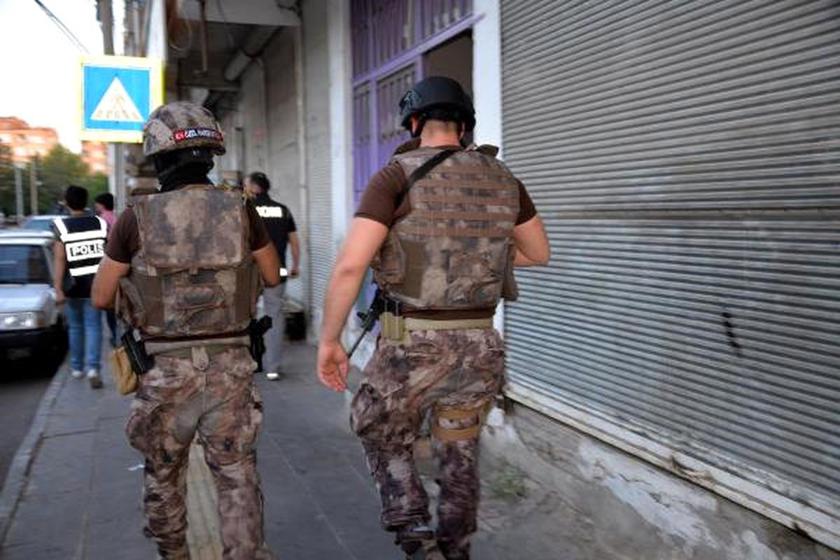 Diyarbakır\'da 400 Polis ile Hava Destekli Operasyon