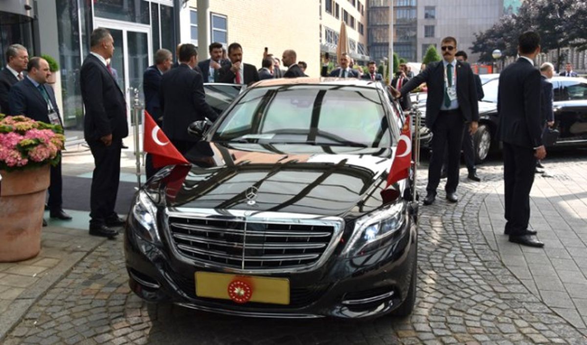 Erdoğan\'ın Konvoyu Güvenlik Gerekçesiyle Bekletildi