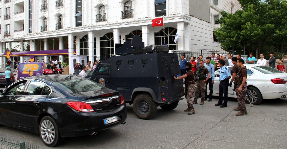 Erzurum\'da Silahlı Kavga: 1\'i Polis 4 Yaralı