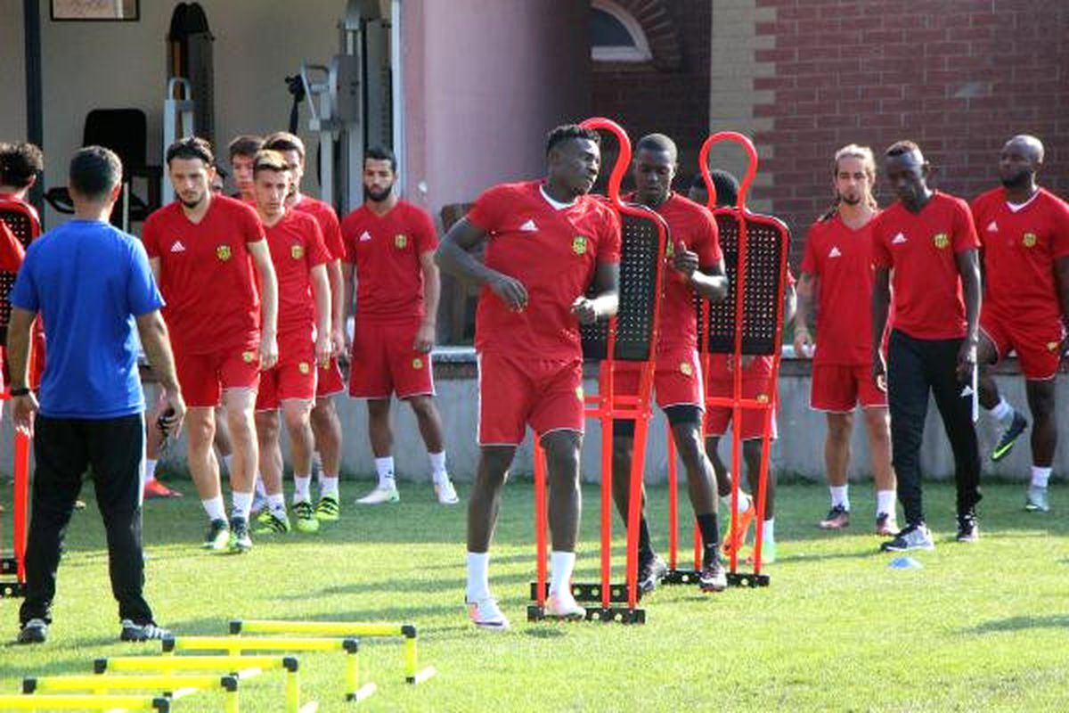 Evkur Yeni Malatyaspor\'da Chebake Antrenmanda