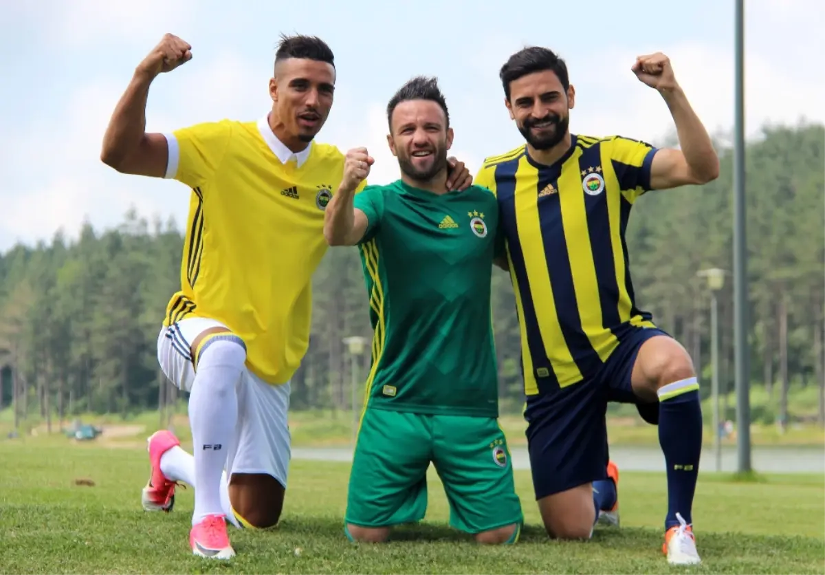 Fenerbahçe\'nin Forma Tanıtımı Yapıldı
