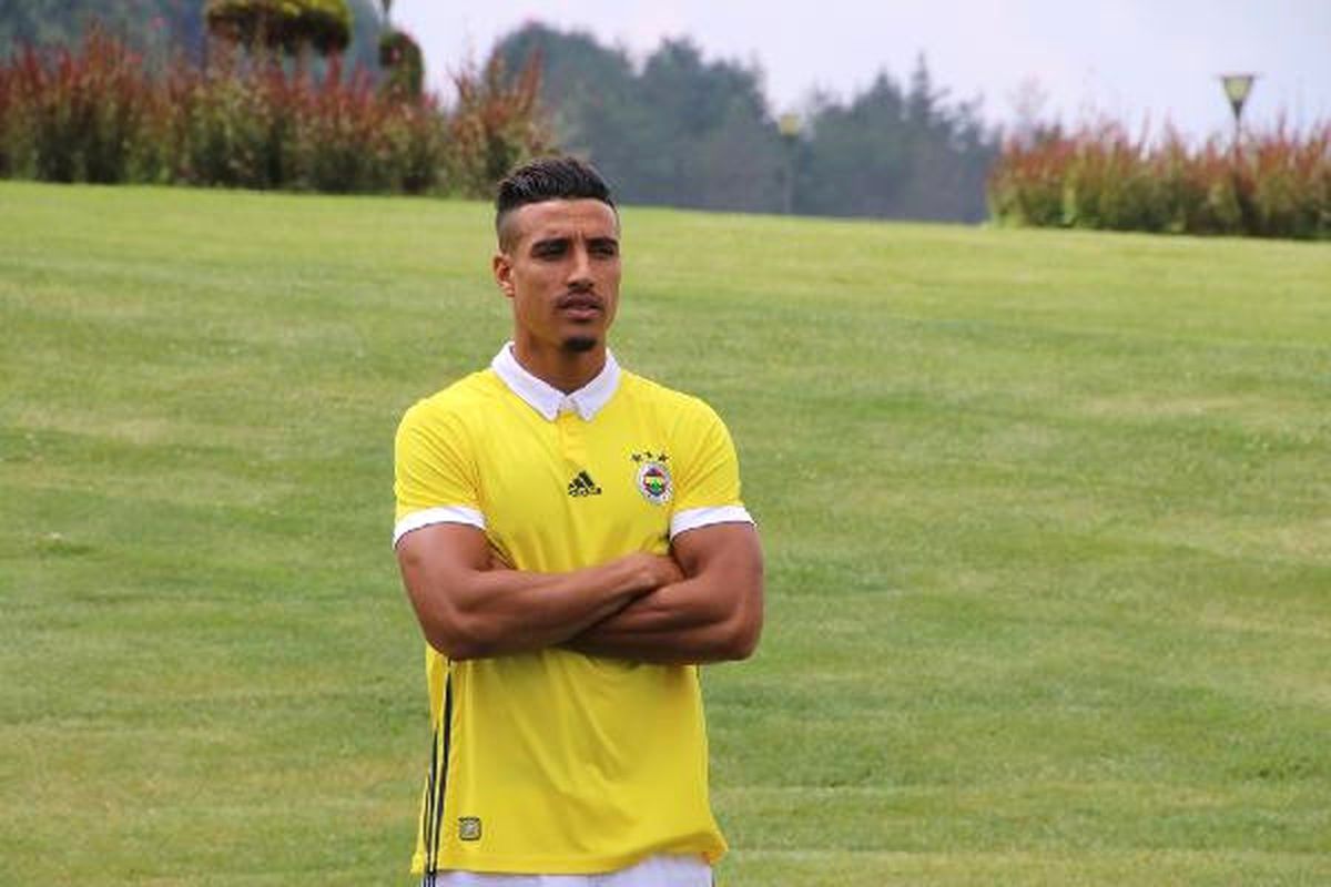 Fenerbahçe\'nin Yeni Transferleri Yeni Sezon Formalarını Tanıttı