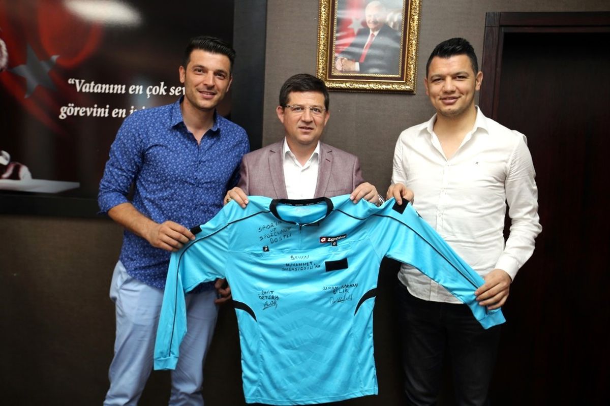 Hakemlerden Başkan Subaşıoğlu\'na Forma