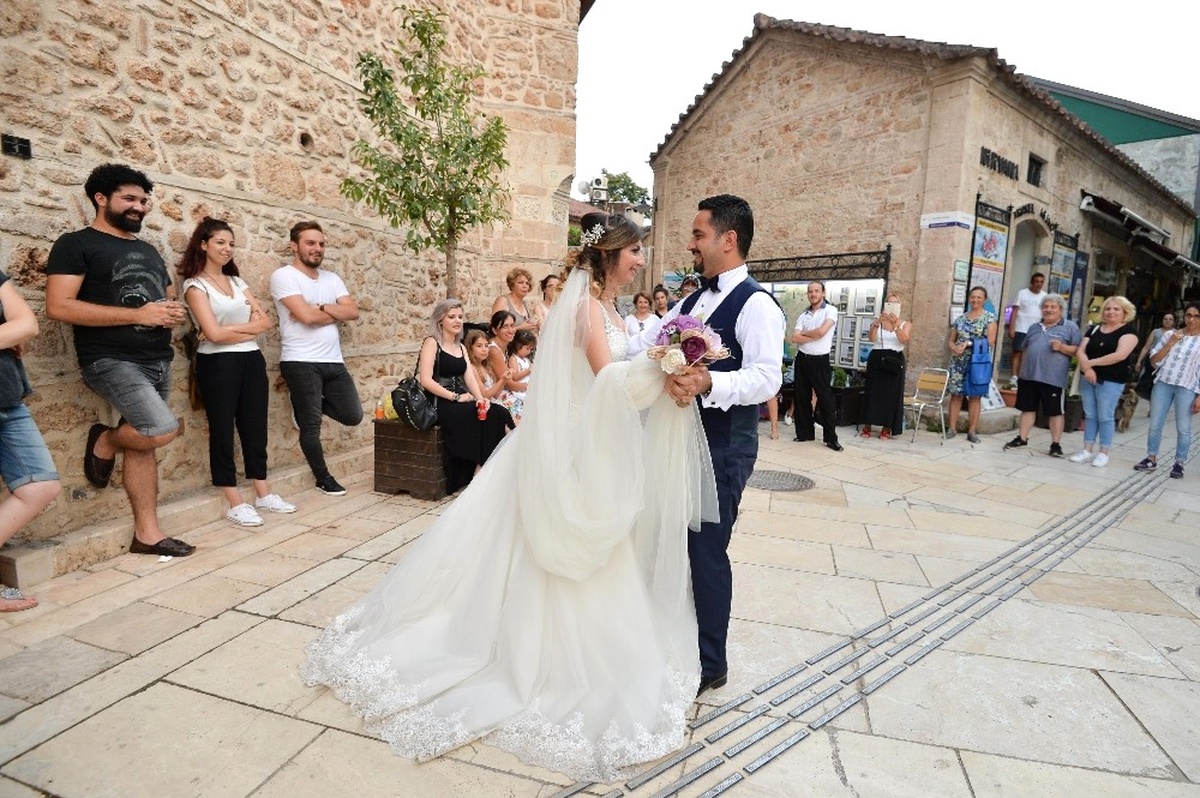 İlk Danslarını Kaleiçi Festivali\'nde Yaptılar