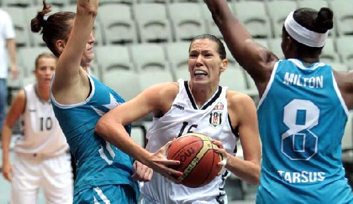 İzmir Bornova Becker\'e Uzun Forvet Perovanovic\'ten İmza
