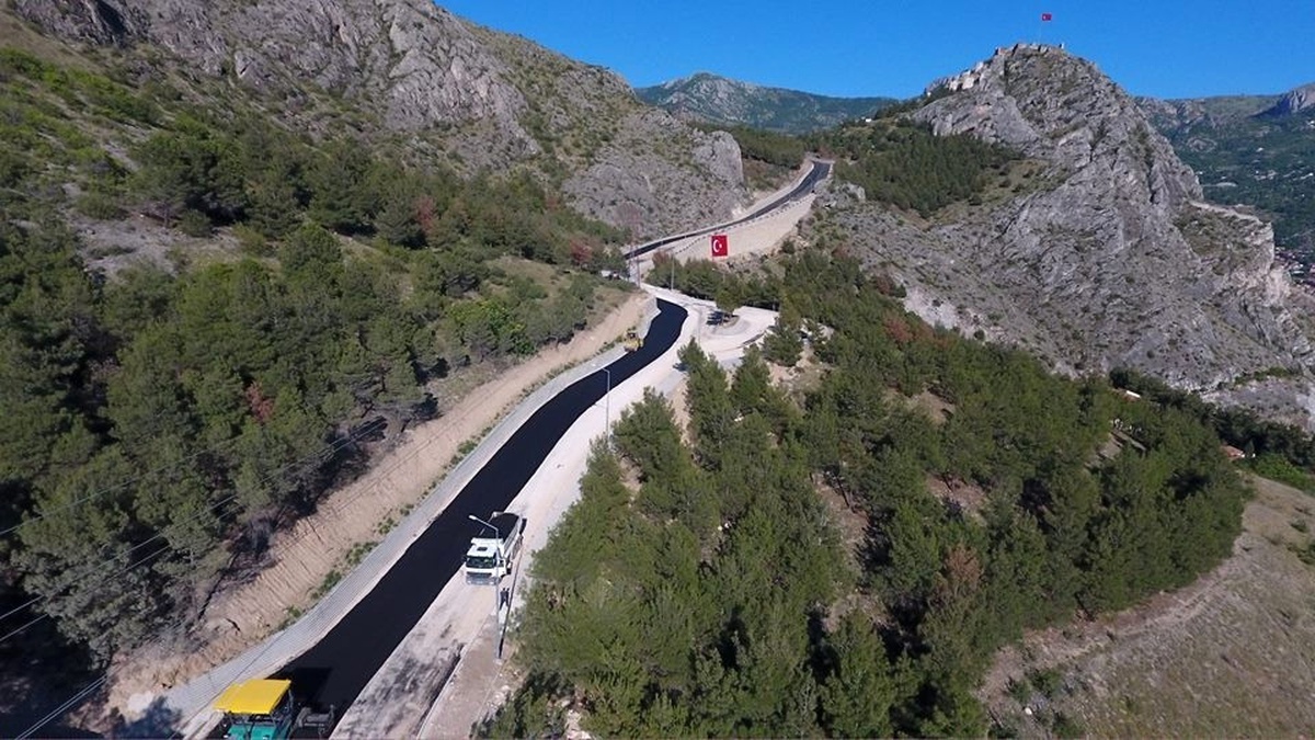 Kale Yolunda Asfaltlama Çalışmaları Sürüyor