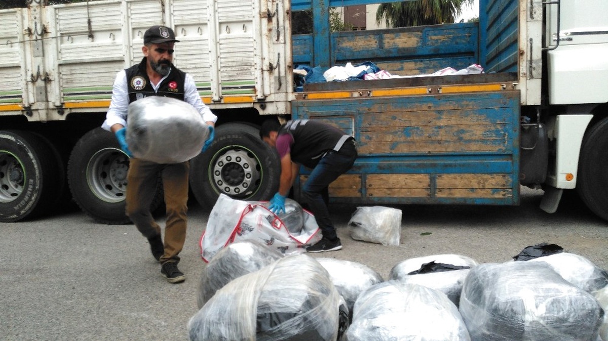 Kamyon Kasasında 150 Kilo Esrar Ele Geçirildi