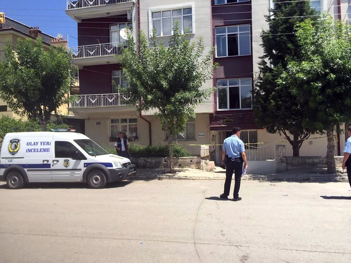 Karaman\'da 4. Kattan Düşen Afganlı Kız Kurtarılamadı