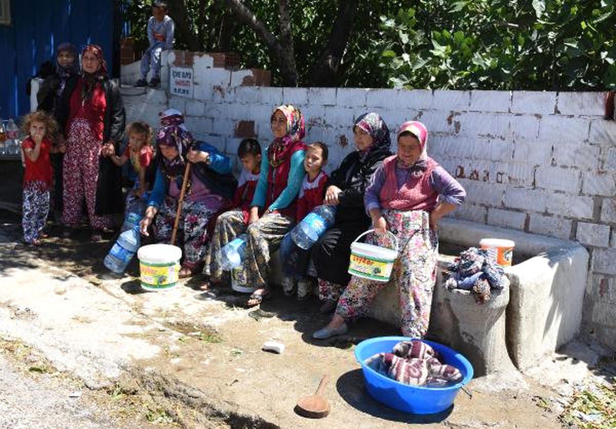 Koca Seyit\'te Su Sıkıntısına Tepki