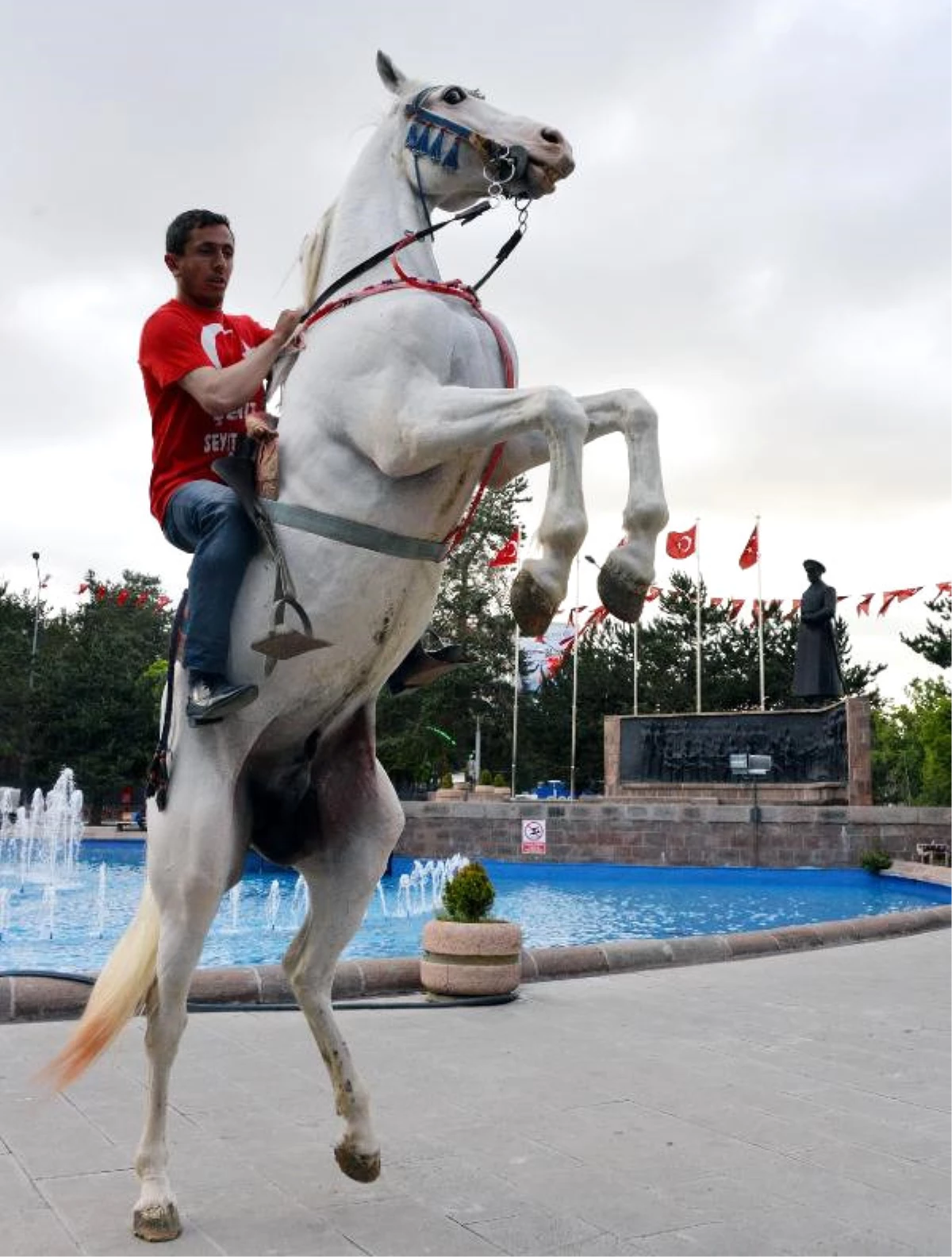 Kortej Yürüyüşünde Ciritcinin Gösterisi İlgi Çekti