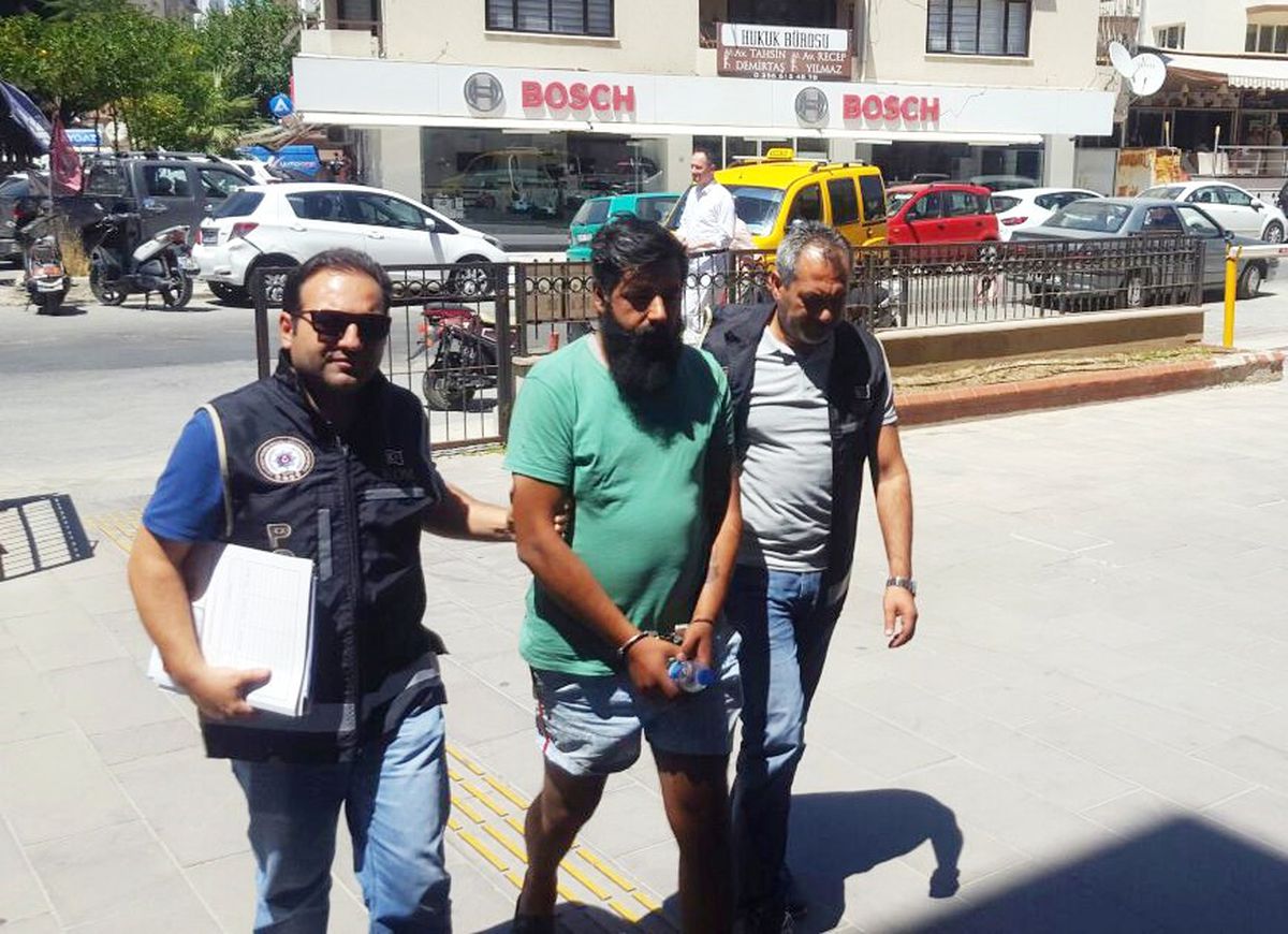Kuşadası\'nda Gençlere Uyuşturucu Hap Satan Kişi Tutuklandı