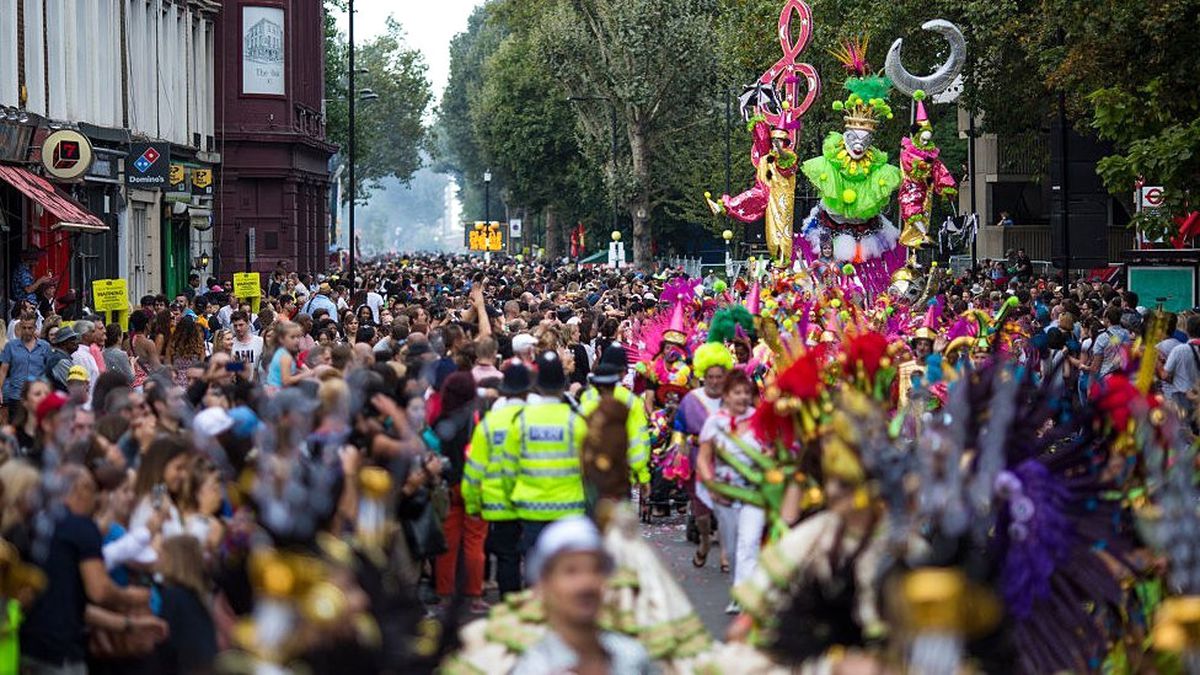 Londra Yangını Sonrası Nothing Hill Karnavalı\'nın Güzergahı Değişsin\'