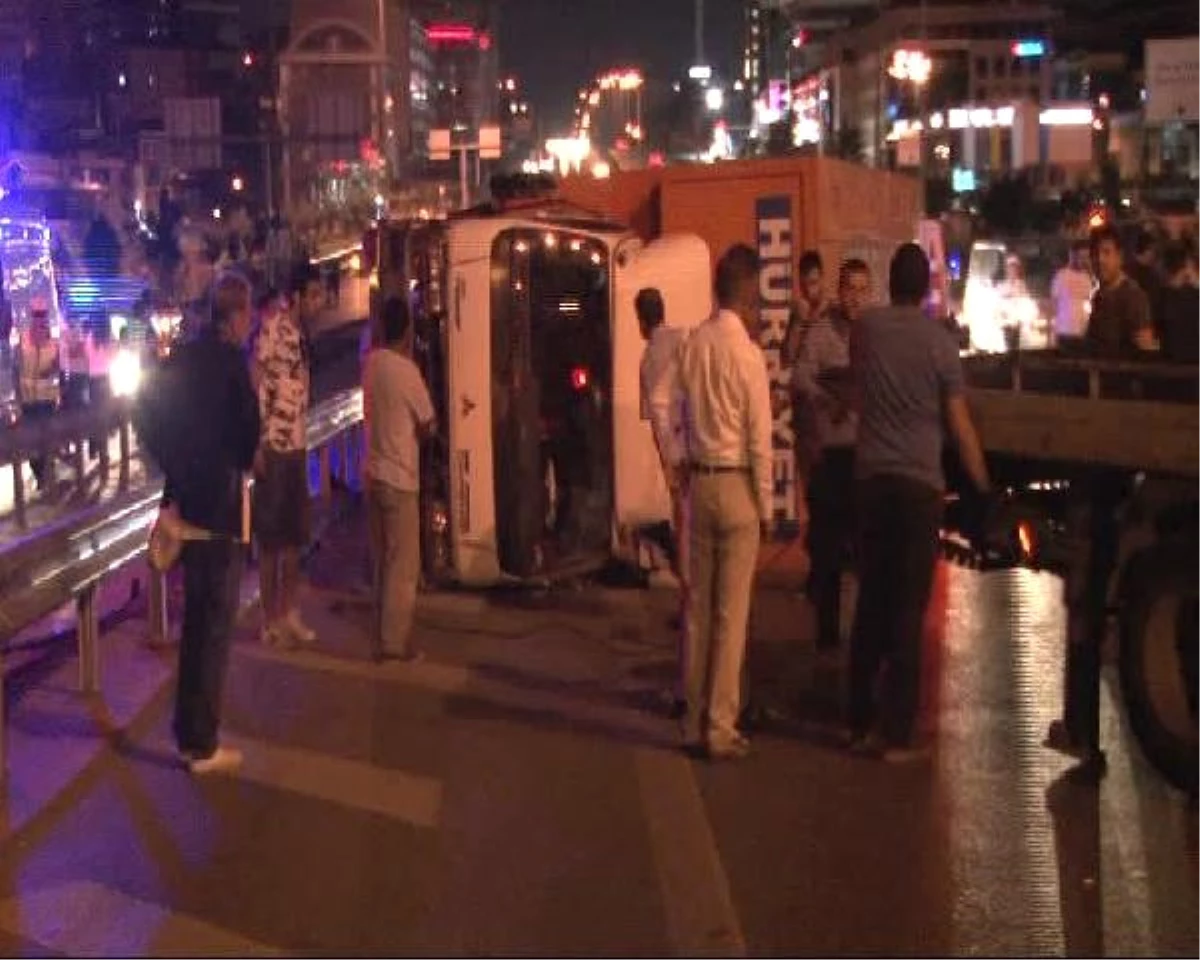 Maltepe\'de Zincirleme Trafik Kazası: 1\'i Ağır 4 Yaralı