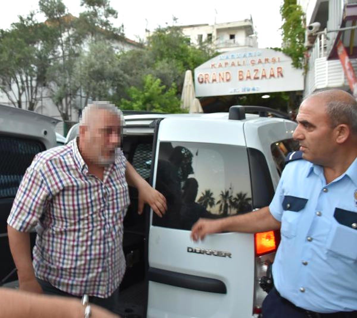 Marmaris\'te Tekstilci İşadamına Silahlı Saldırı Kamerada
